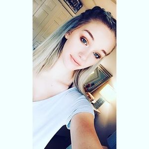 Meet your Posher, Abbey